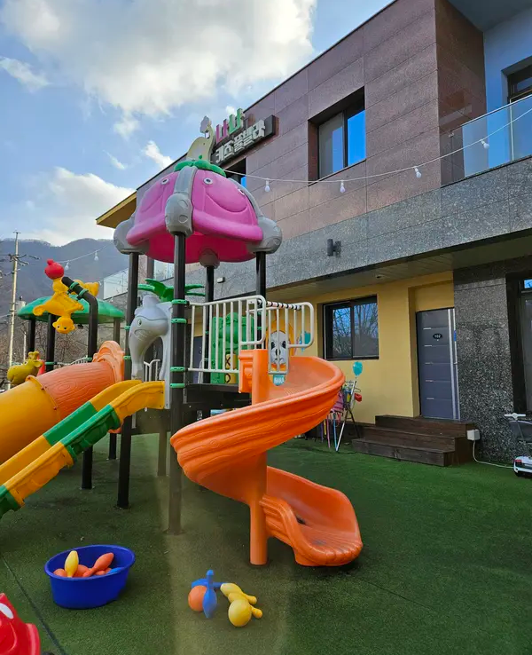 나나키즈풀빌라 외관 사진