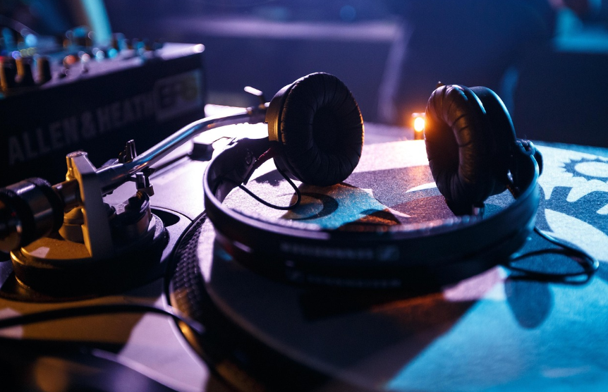 목련꽃 그늘 아래서 1986년 오아시스레코드 정규앨범