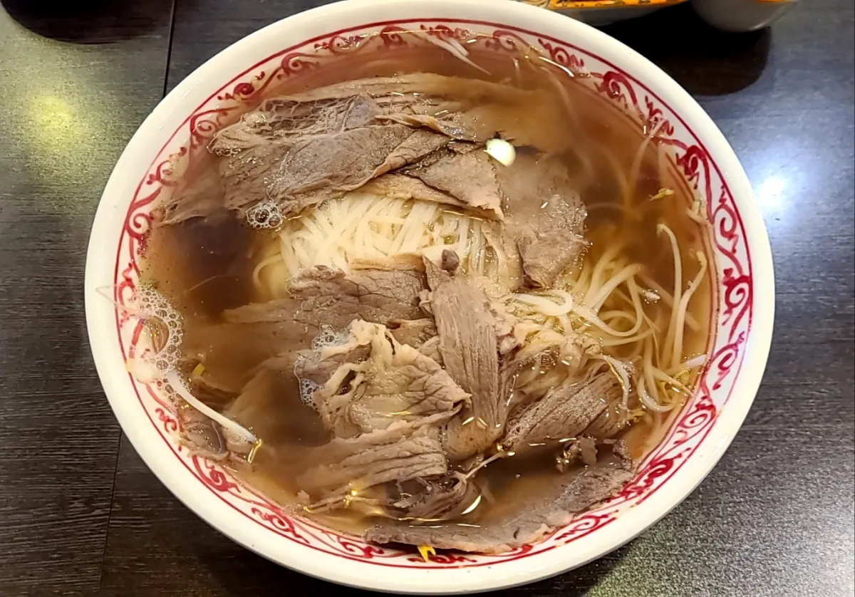 테이블위-양지차돌쌀국수