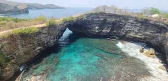 발리 브로큰 비치 Broken Beach 파도와 바람이 만든 천연 아치_18