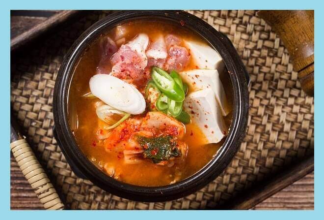 뚝배기-안-김치찌개