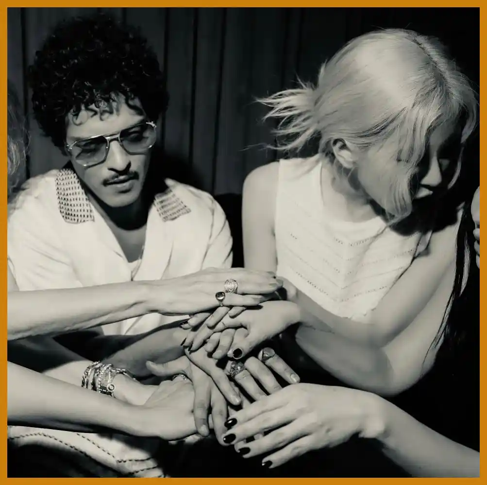 APT. 작곡가와 제작진 소개