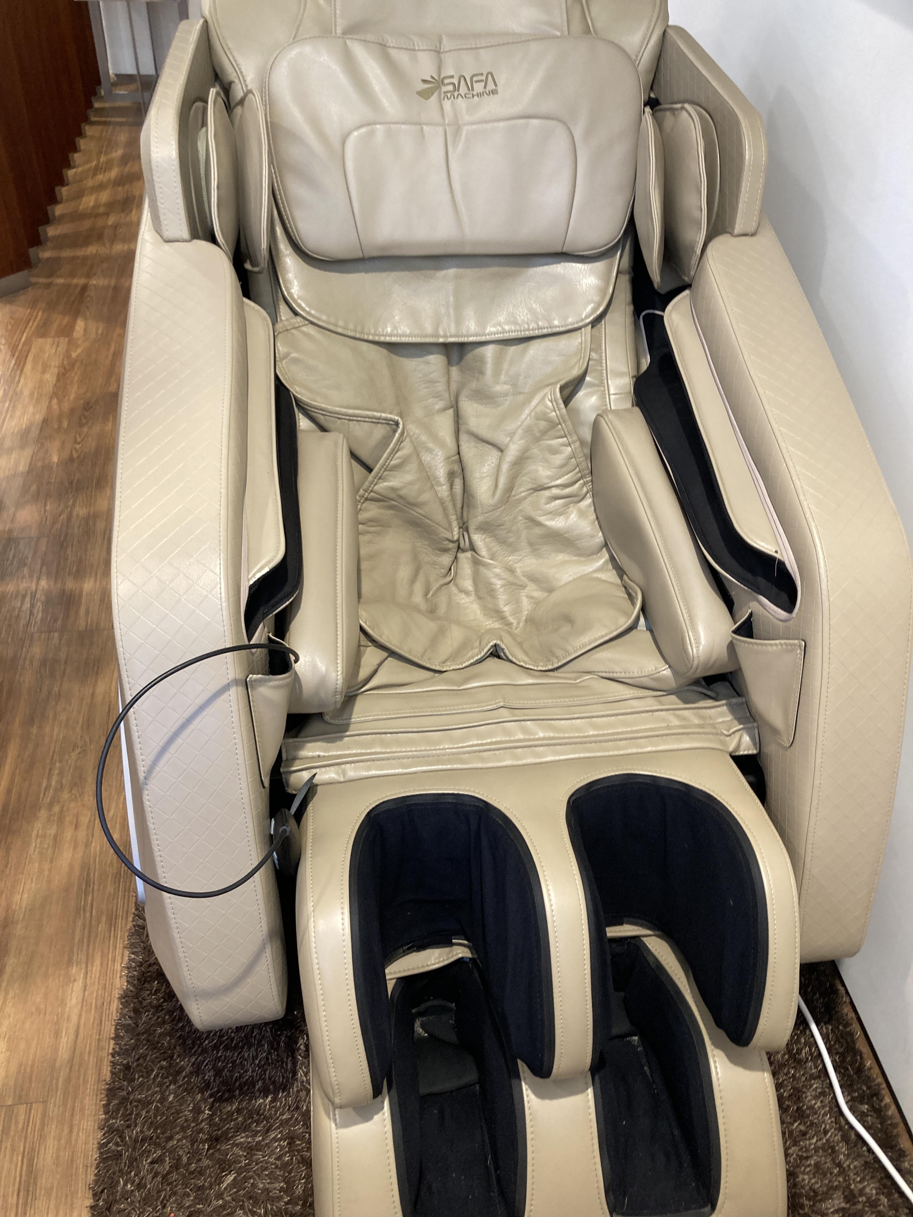 휴게실 내에 비치되어 있는 안마의자