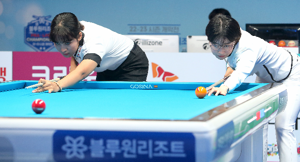 프로당구 2022-2023시즌 1차투어(블루원리조트 PBA-LPBA 챔피언십) 결승전에서 맞붙은 스롱 피아비와 이미래 당구선수