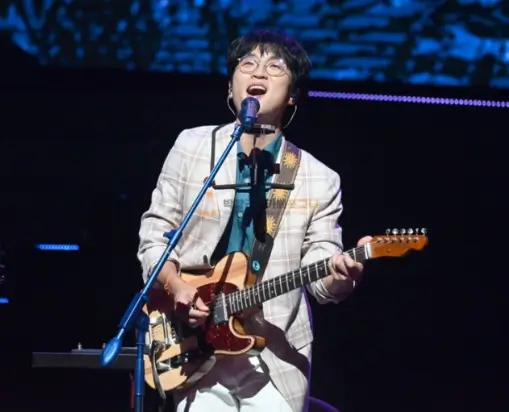 박창근가수-노래하는모습