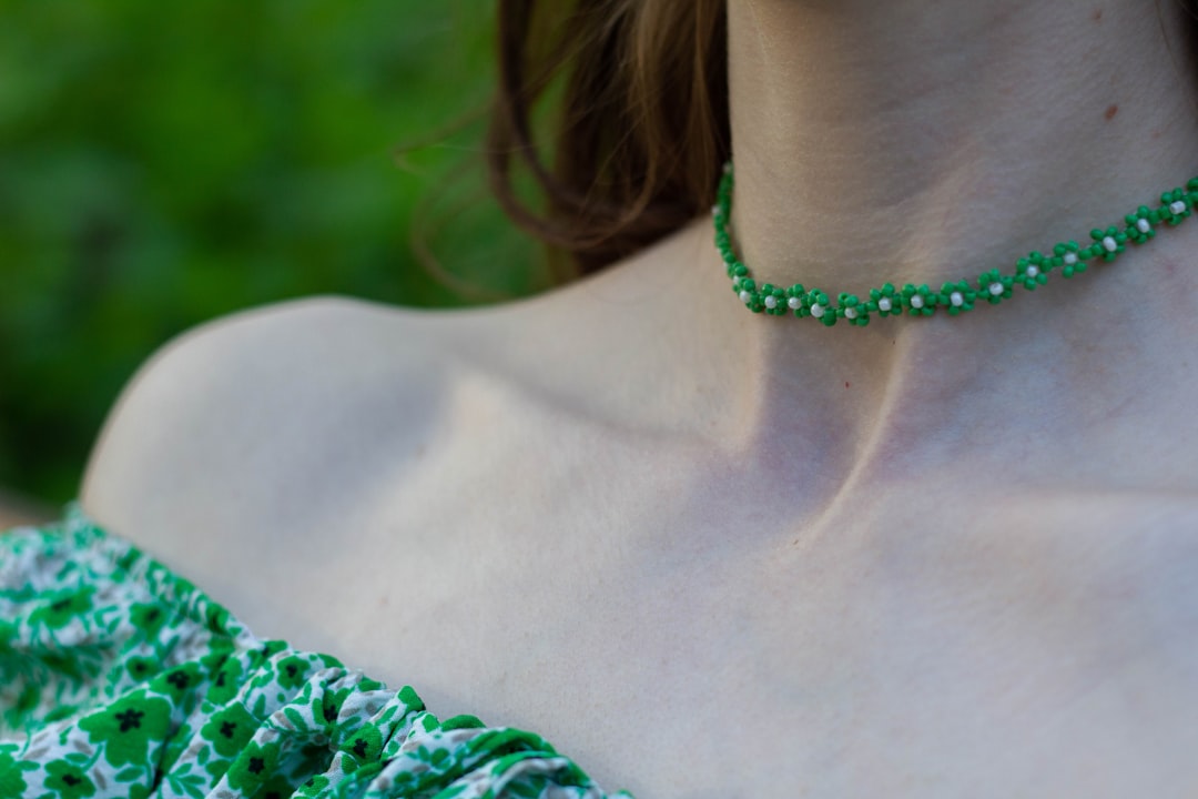 Neckline