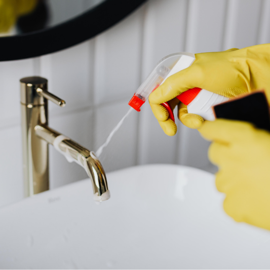 욕실 곰팡이 제거 방법: 곰팡이 발생 이유, 제거 방법, 추천 제품