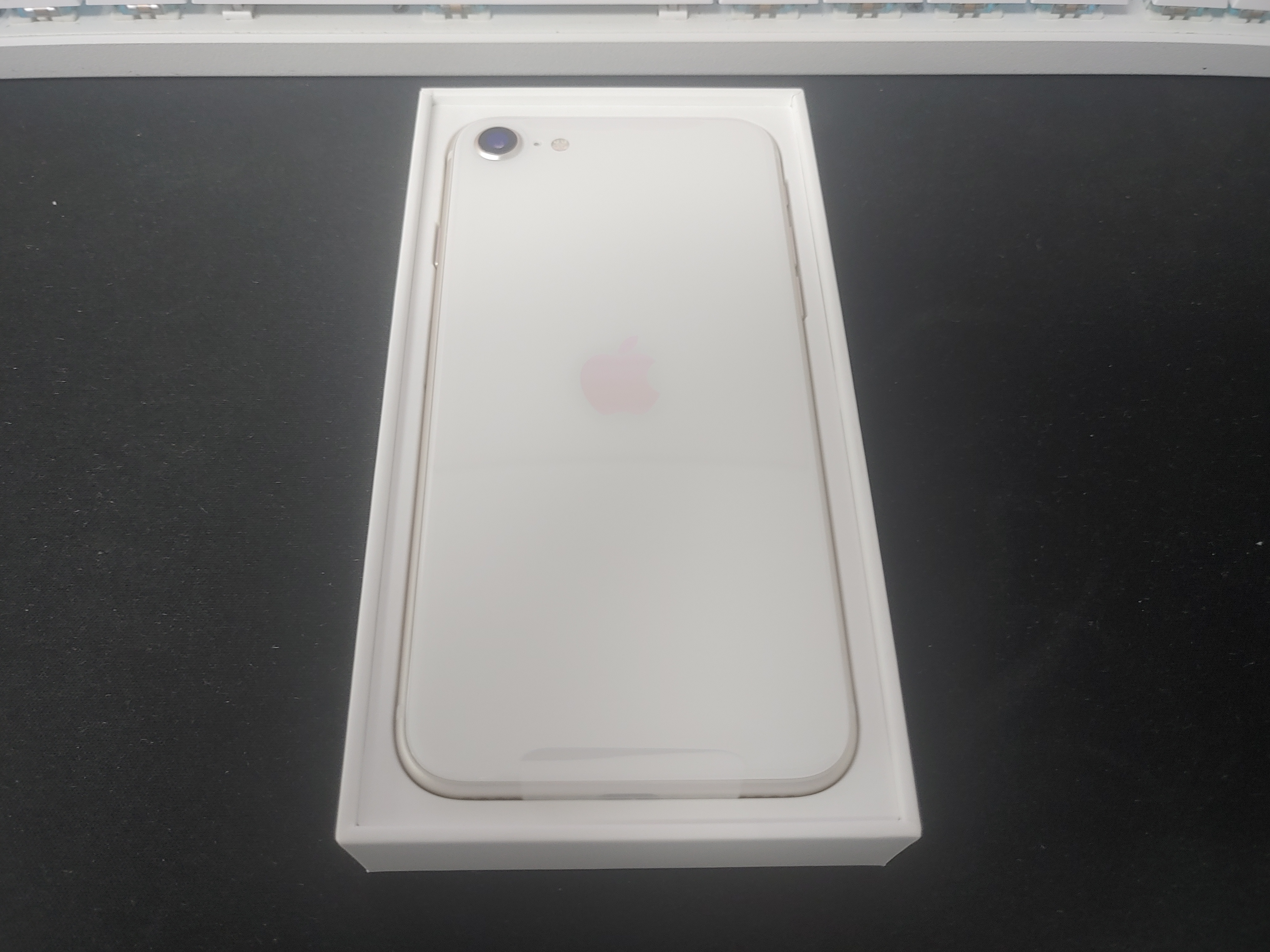 아이폰 SE 3 언박싱2