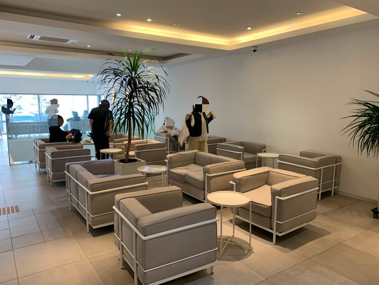 2층 엘리베이터 앞 자리