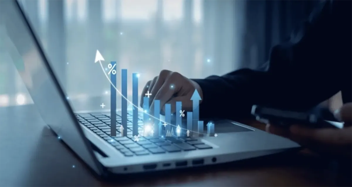 노트북-남자손-상승화살표