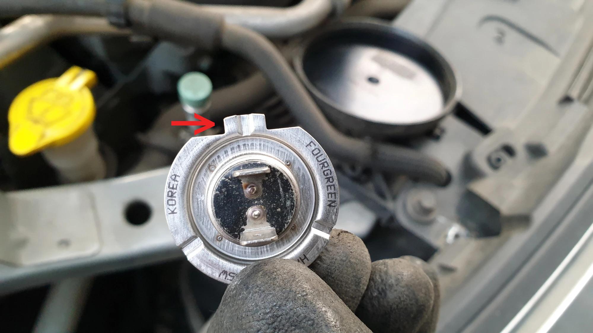 헤드라이트 전구 끼우는 방향