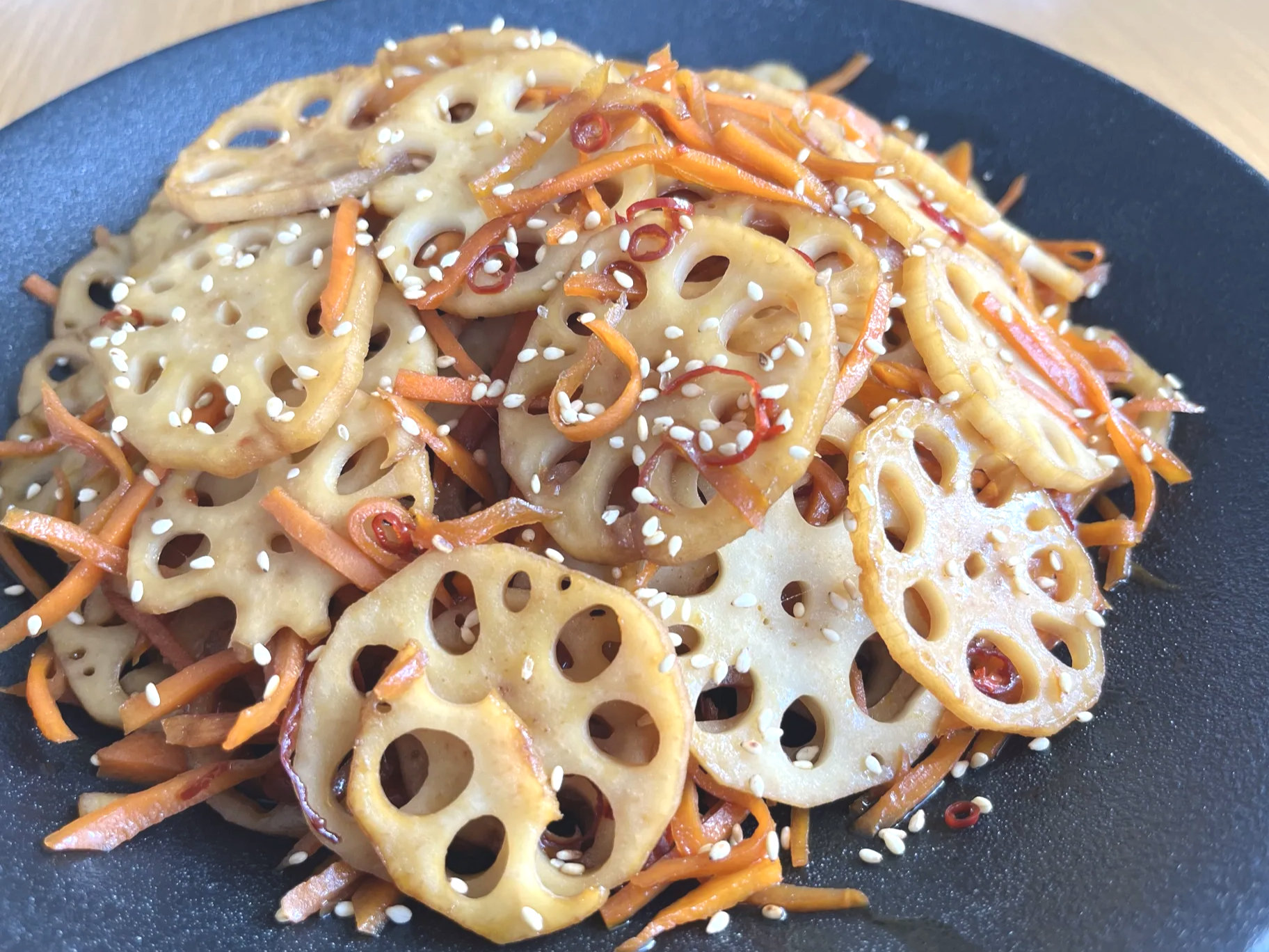 연근조림에 참기름 넣음