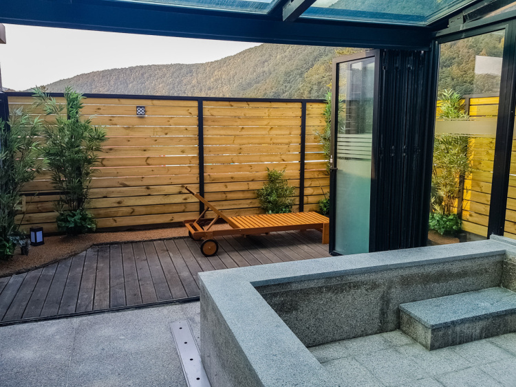 국내 온천여행 수안보 온천 즐기는 방법 네 가지 BEST 04 프라이빗 노천, 무료 족욕, 온천수 테라피 프로그램 포함