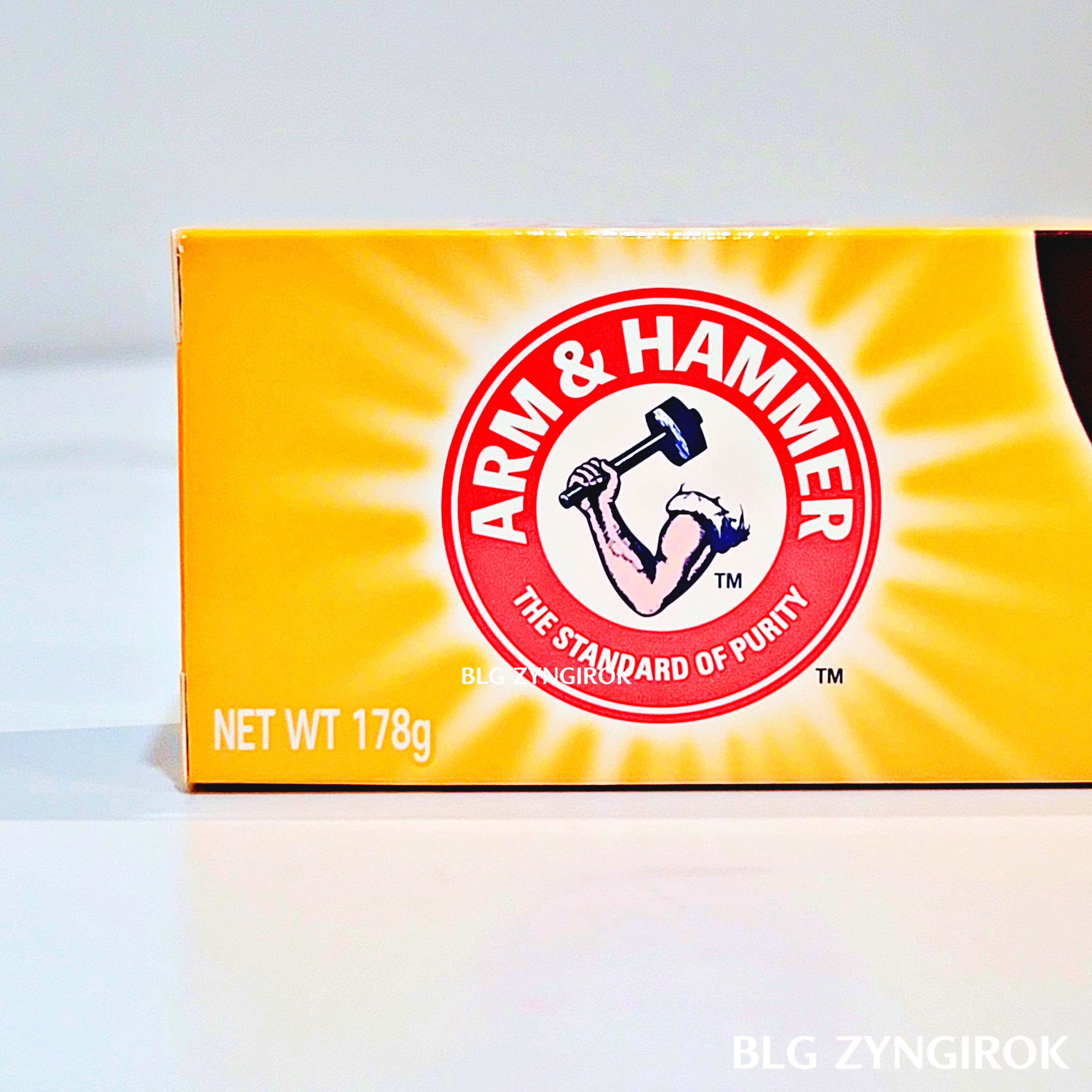 치약 - 암앤해머 컴플리트케어 로고 모습이다.