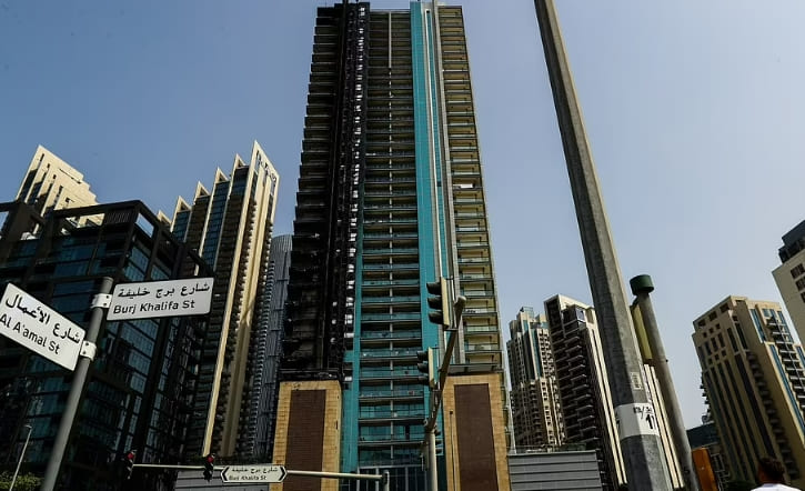 세계 최고층 버즈 칼리파 인근 35층짜리 두바이 아파트 전소 VIDEO: Fire breaks out in 35-storey building in Dubai