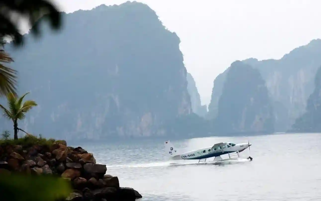 하롱베이 수상비행기 공중에서 감상하는 유네스코 절경 베트남