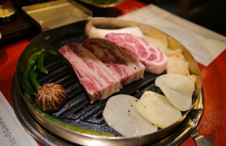 경기도 이천에서 맛보는 최고의 맛! 국내 유일 명품 삼겹살 맛집 추천 생방송투데이 리얼맛집 오늘방송 맛의 승부사