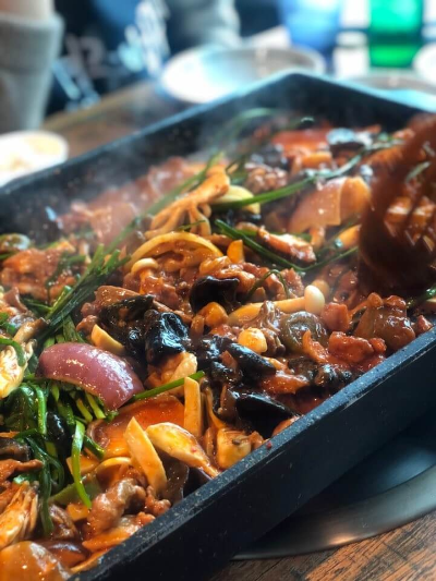 조리되고 있는 오리주물럭