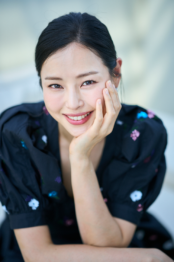 배우 이하늬가 영화 &#39;킬링로맨스&#39;(감독 이원석) 인터뷰에 앞서 포즈를 취하고 있다. [사진=롯데엔터테인먼트]