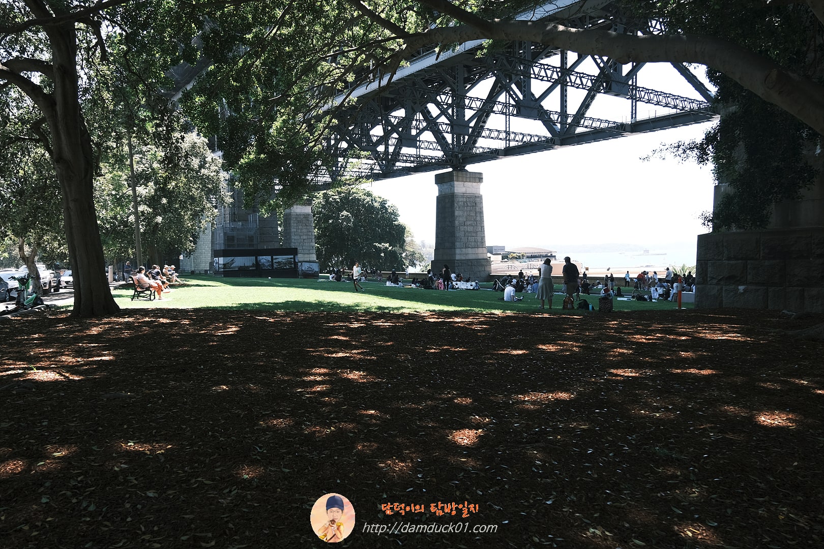 Vista under the bridge