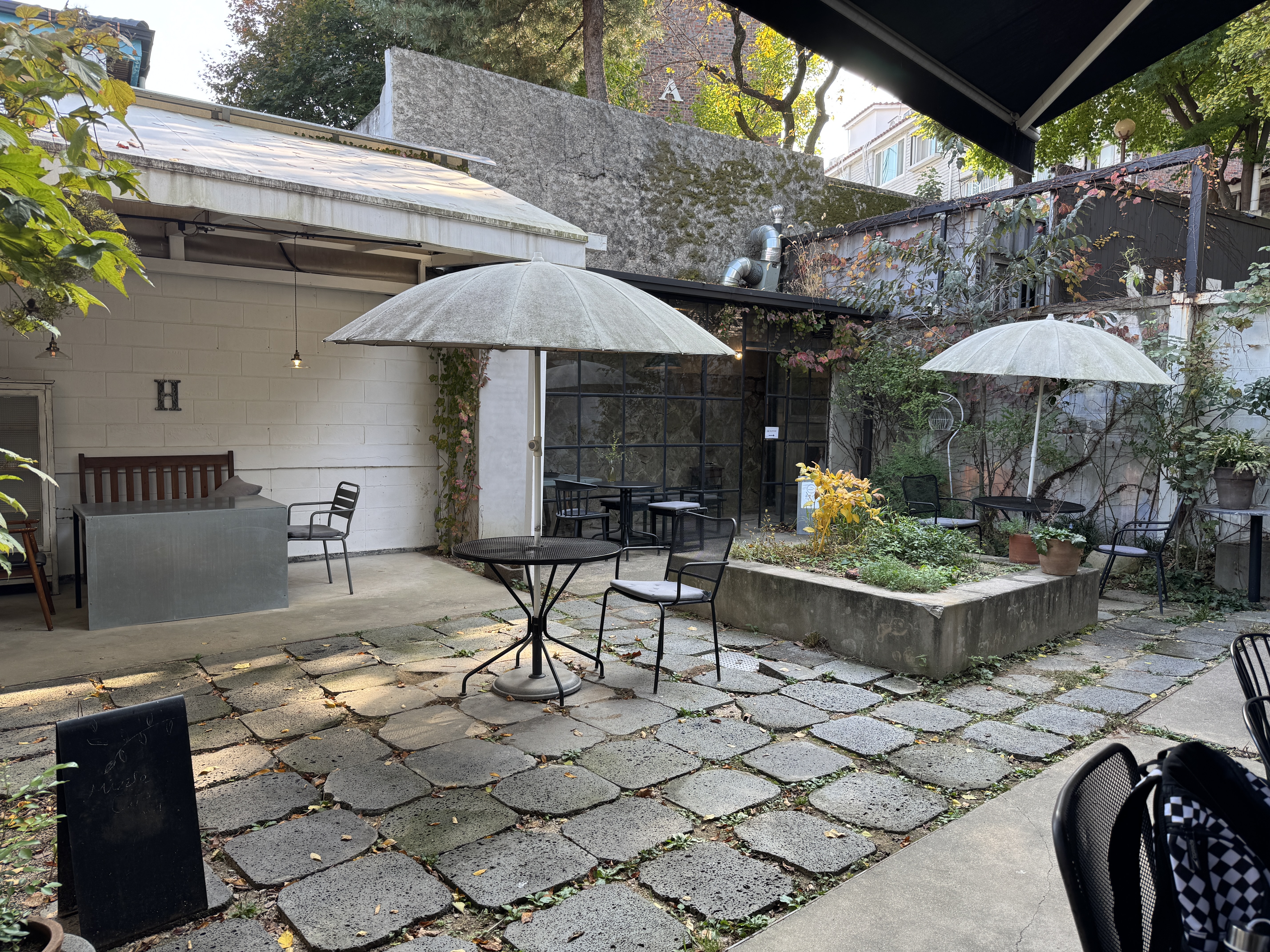 419카페거리-미즐카페엠-1층-야외좌석