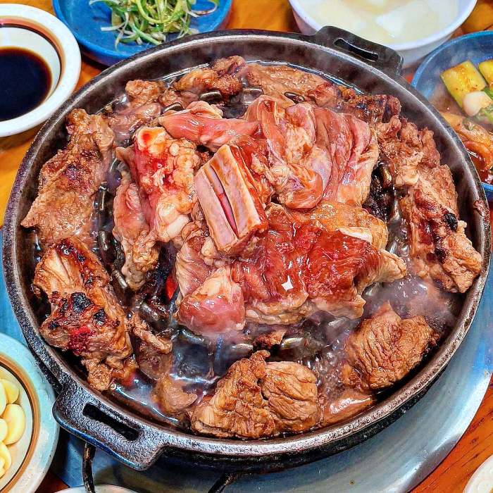 토요일은 밥이좋아 천안 돼지갈비 맛집 30년 노포 돼지갈빗집 물냉면 된장찌개 육즙 졸여주는 불판 한해 게스트 토밥 좋아 추천 방송정보