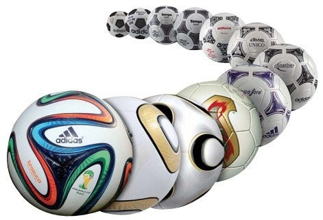 다양한 축구공들의 사진