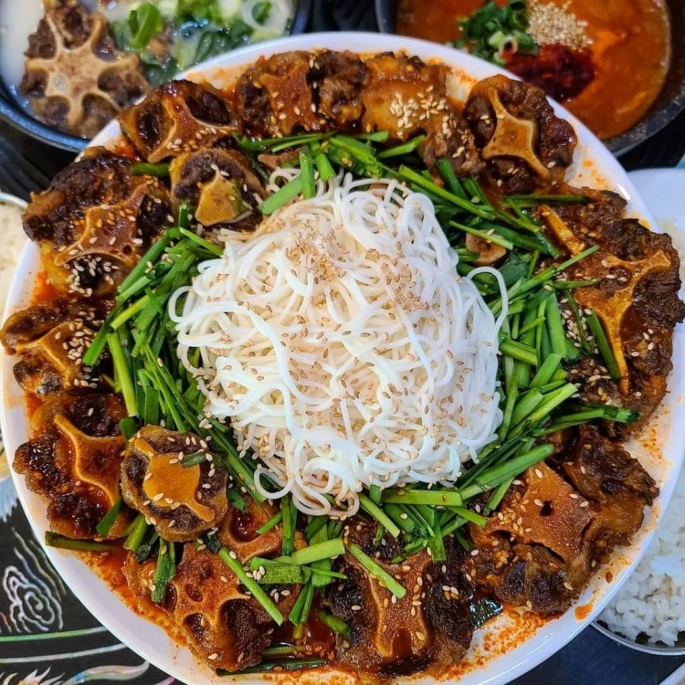 생방송오늘저녁 전남 담양 육회비빔밥, 매운 맛 빨간 소꼬리 수육 꼬리수육 맛집 추천