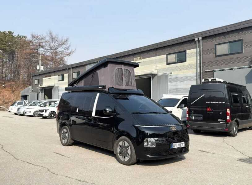 현대 스타리아 캠핑카 전측면 모습