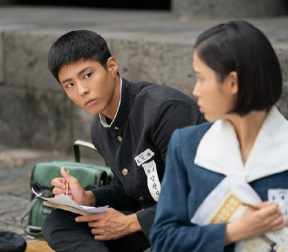 폭싹 속았수다의 등장인물 오애순역할의 아이유 와 강관식역의 박보검