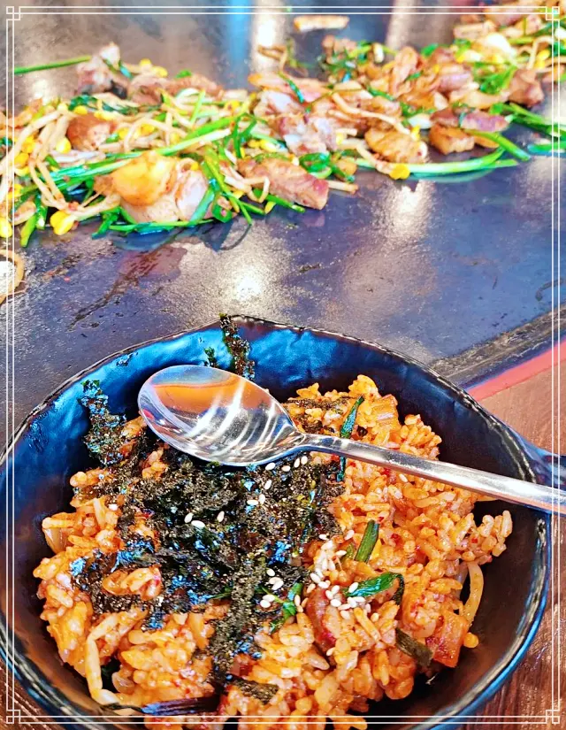 생방송투데이 고양 일산 동구 대형 철판 흑돼지 삼겹살, 묵은지 구이 맛집