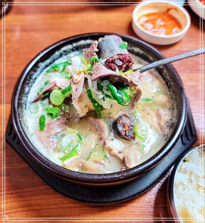 순천 웃장국밥거리 맛집 1+1 맛집, 9천원, 배춧잎 수육 한 접시 서비스, 순대국밥