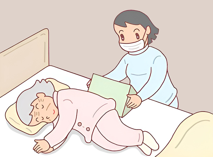 욕창을-치료하는-의사