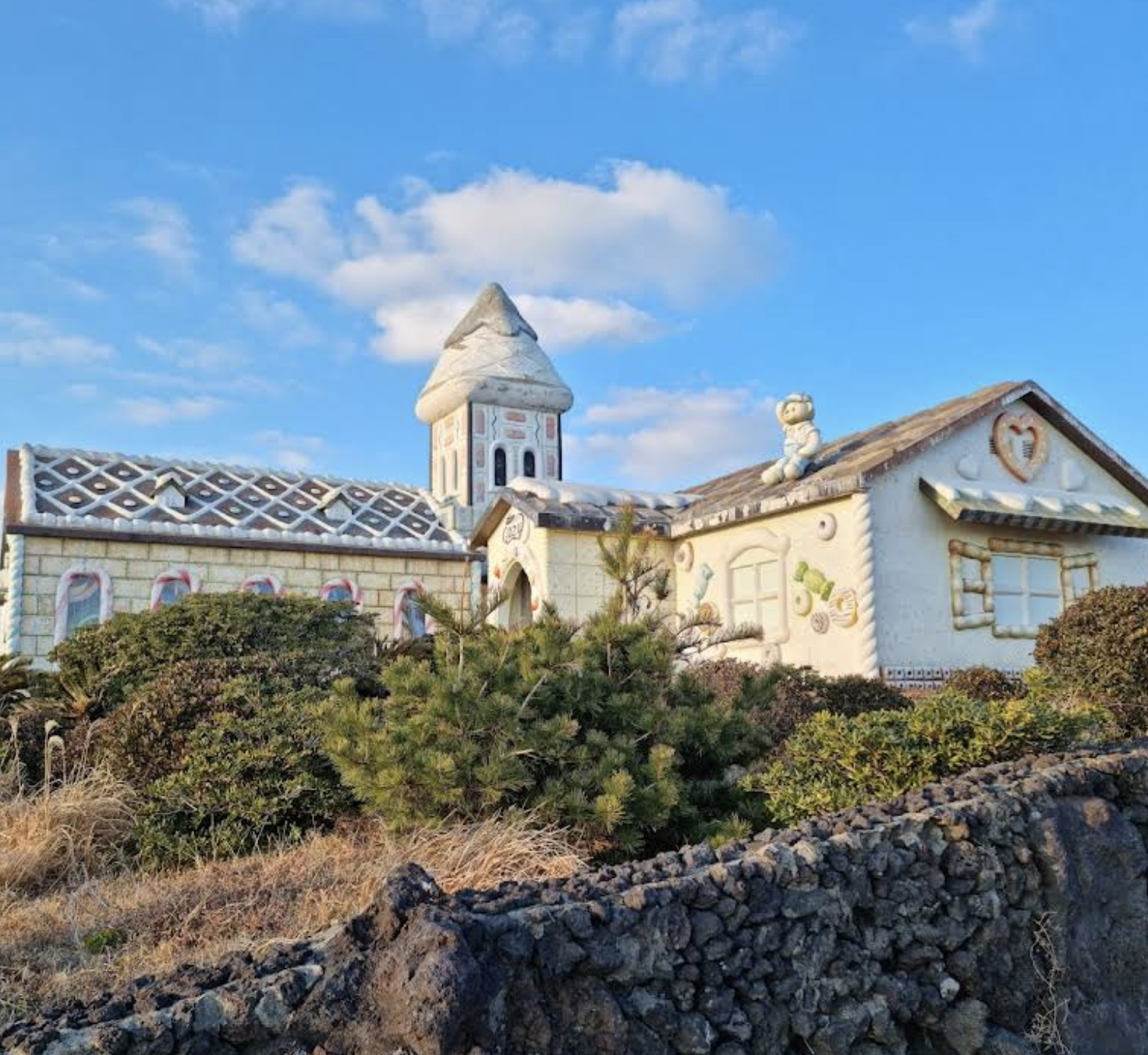 섭지코지: 드라마틱한 해안 절경