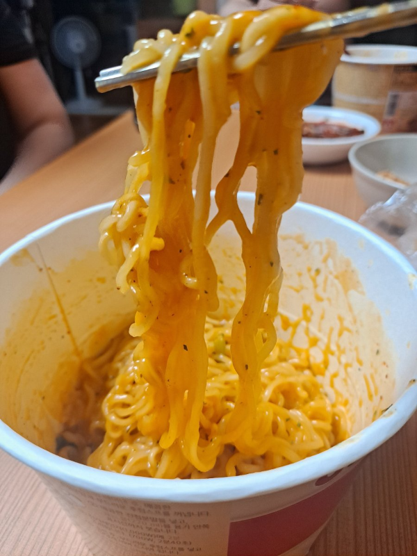 신라면 툼바 한 젓가락