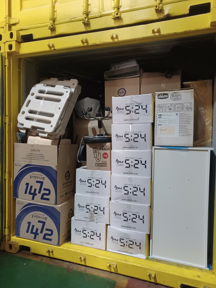 장기간 보관 중인 실제 짐. 포장 상태에 따라 공간 활용도가 크게 달라진다