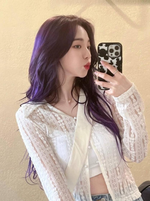 에스파(aespa) 카리나 보라색 머리 셀카