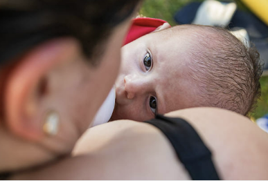 아기 외출 수유