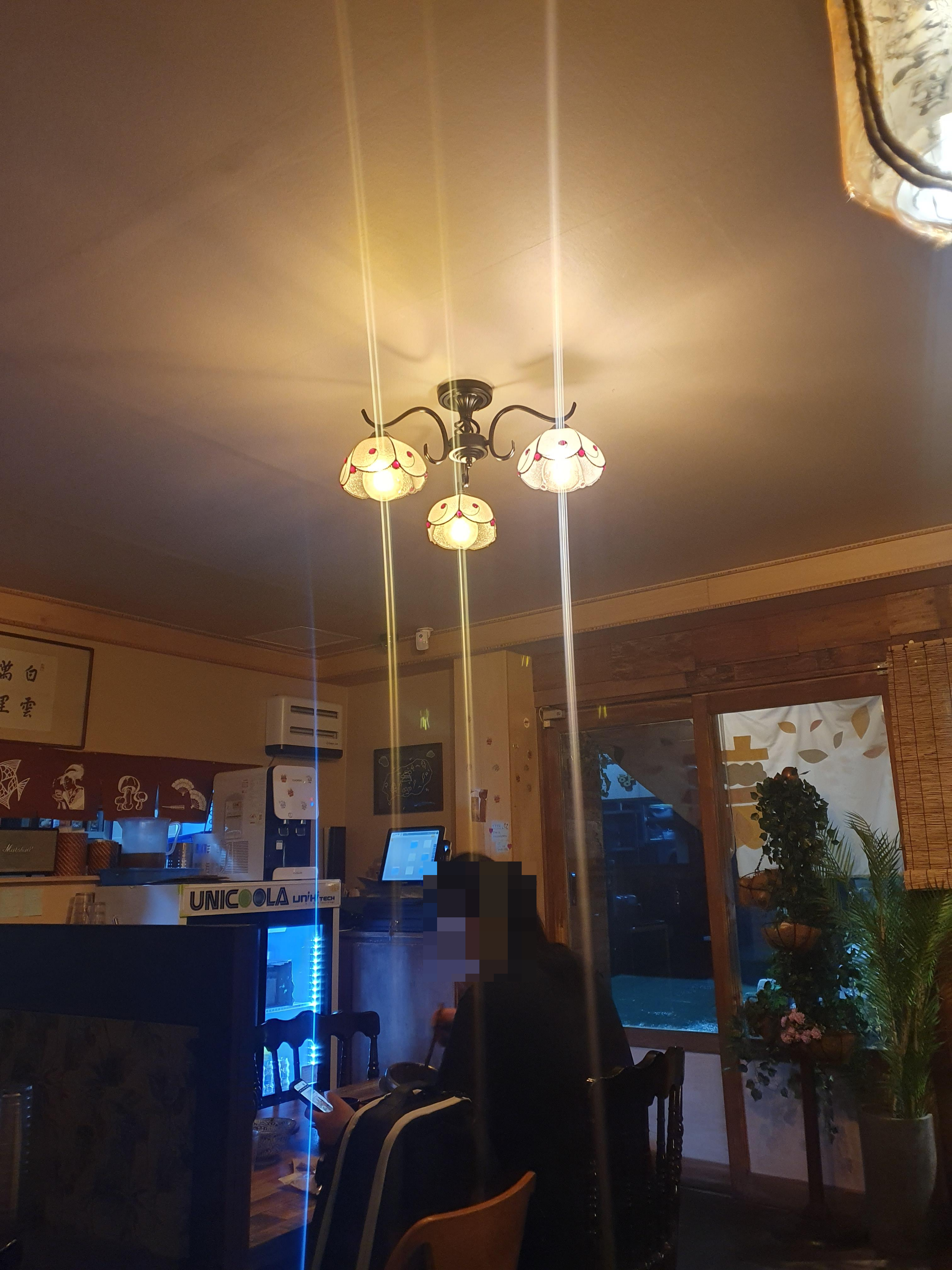 대전 갈마동 맛집 밥한톨 한식당 조명1