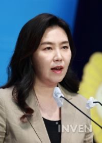 강유정 국회의원 프로필