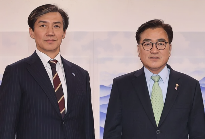 우원식 국회의장은 2025년 7월 9일, 서울남부교도소에 수감 중인 조국 전 법무부 장관을 면회했습니다. 면회는 교도소 내 별도 공간에서 진행되는 장소변경접견 방식으로 이뤄졌으며, 시간 제한 없이 진행됐습니다. 우 의장 측은 이번 면회가 사면 논의와는 무관하며, 과거 조 전 장관이 자신의 후원회장을 맡는 등 오랜 개인적 인연에 따른 인간적 차원의 방문이었다고 밝혔습니다. 공식 의전 일정이 아닌 개인 일정으로 접견이 이루어졌으며, 정치적 메시지 전달이나 정책적 협의는 없었다고 설명했습니다.