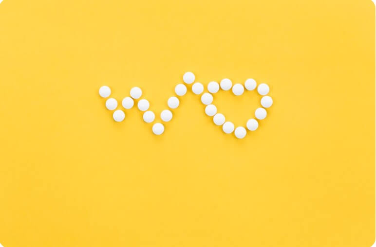 바닥에 뿌려저있는 알약들