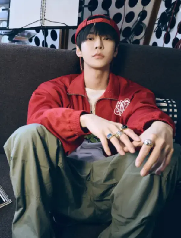 가수-도영-사진