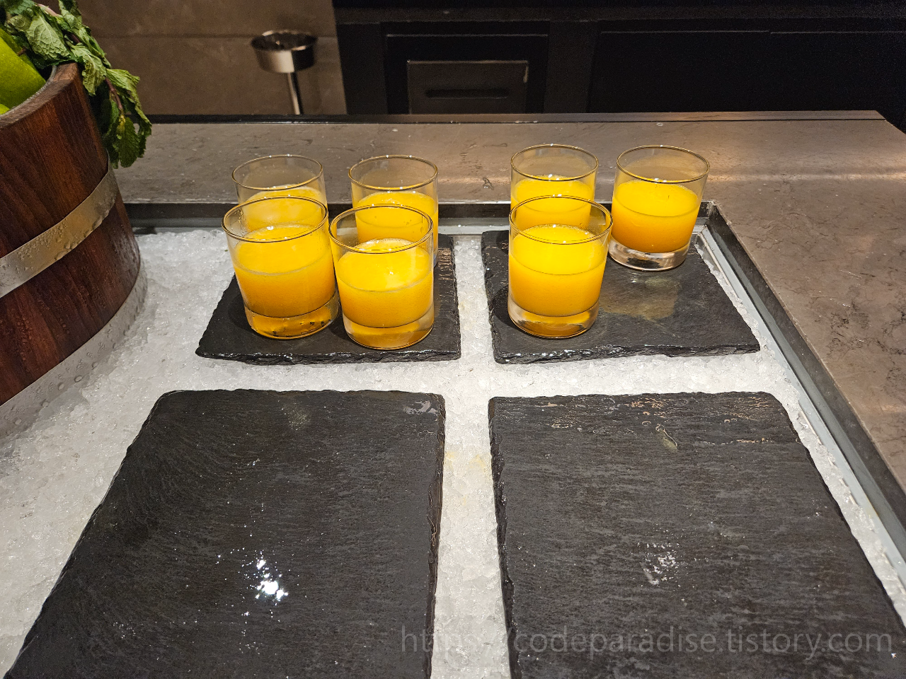 ํธํ
์ฌ์ง