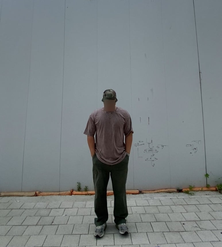 데일리룩('26. 8. 30.)엑스트라오디너리 카모 버킷햇 벙거지, 스탠다드에러 피그먼트 스톤워싱 티셔츠, 무신사스탠다드 퍼티그 팬츠, 뉴발란스 993 그레이, 섹스토, 케이엔드