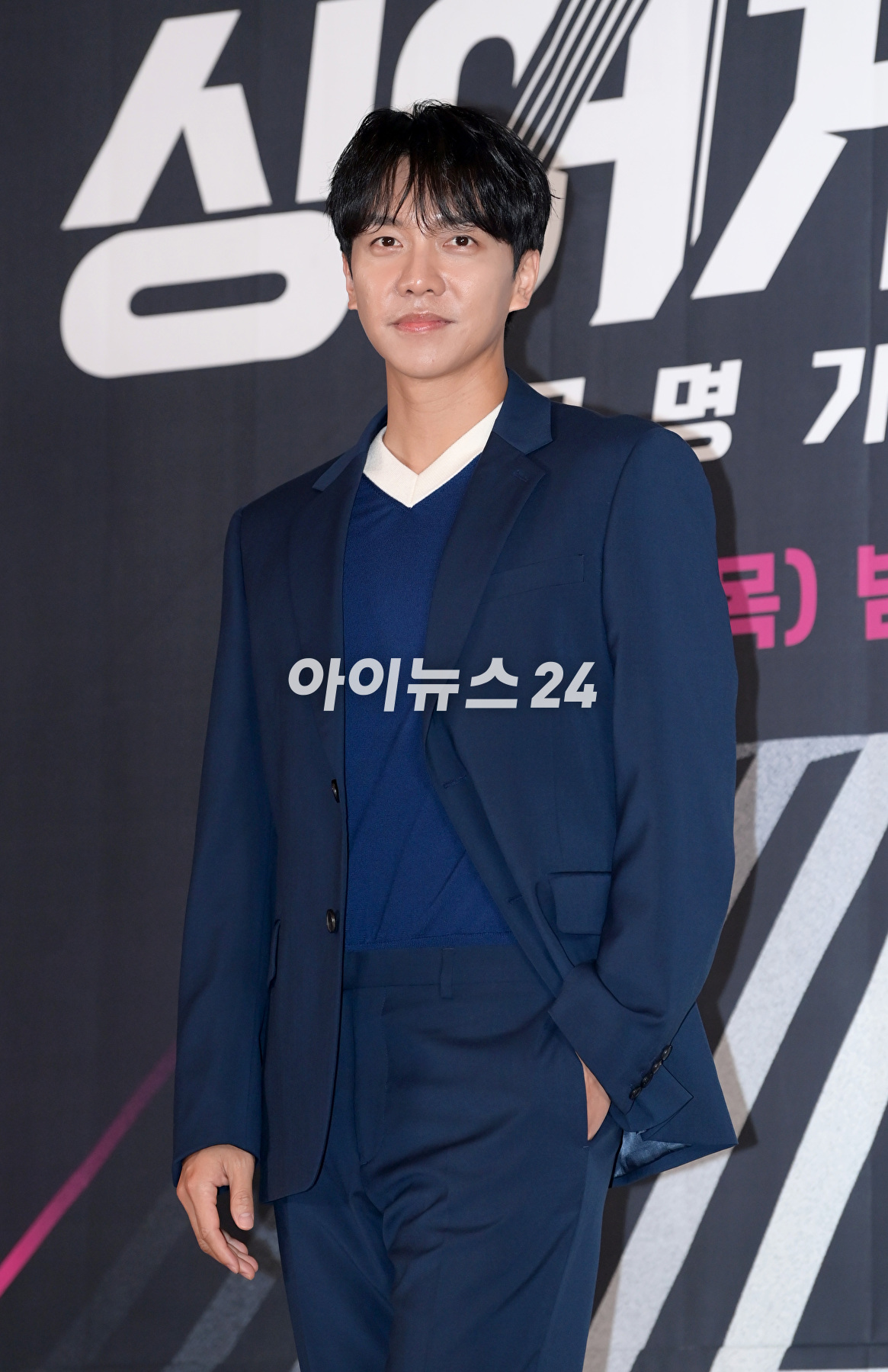 가수 겸 배우 이승기가 26일 오전 서울 마포구 중소기업DMC타워에서 열린 JTBC &#39;싱어게인3-무명가수전&#39; 제작발표회에 참석하고 있다. [사진=정소희 기자]