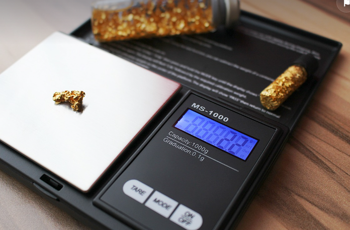 중량 계산중인 금 사진