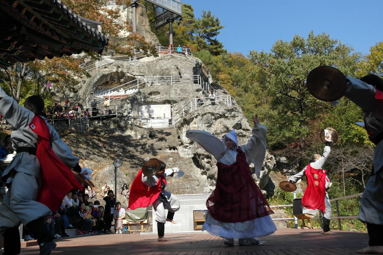 생방송투데이 3785회 '보고, 먹고, 즐기고! 3GO 여행' 경북 경주편, 경주대릉원, 동궁과 월지, 골굴사, 경주 얼굴빵 황리단길 맛집, 경주시 자전거공원, 서악마을