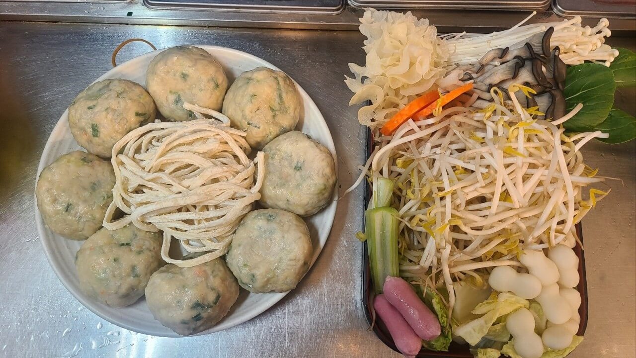 생방송투데이 외국인의 밥상 경기 수원시 굴림만두전골 맛집 행운만두칼국수 생방송투데이 3779회