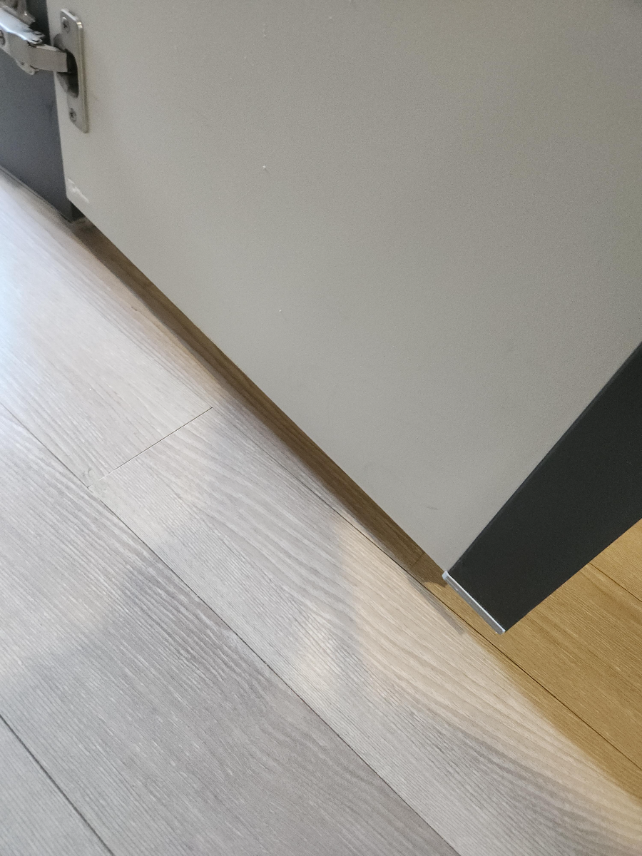 아기매트 간섭 해결 완벽 가이드: 펜트리장 문짝 부분 절단